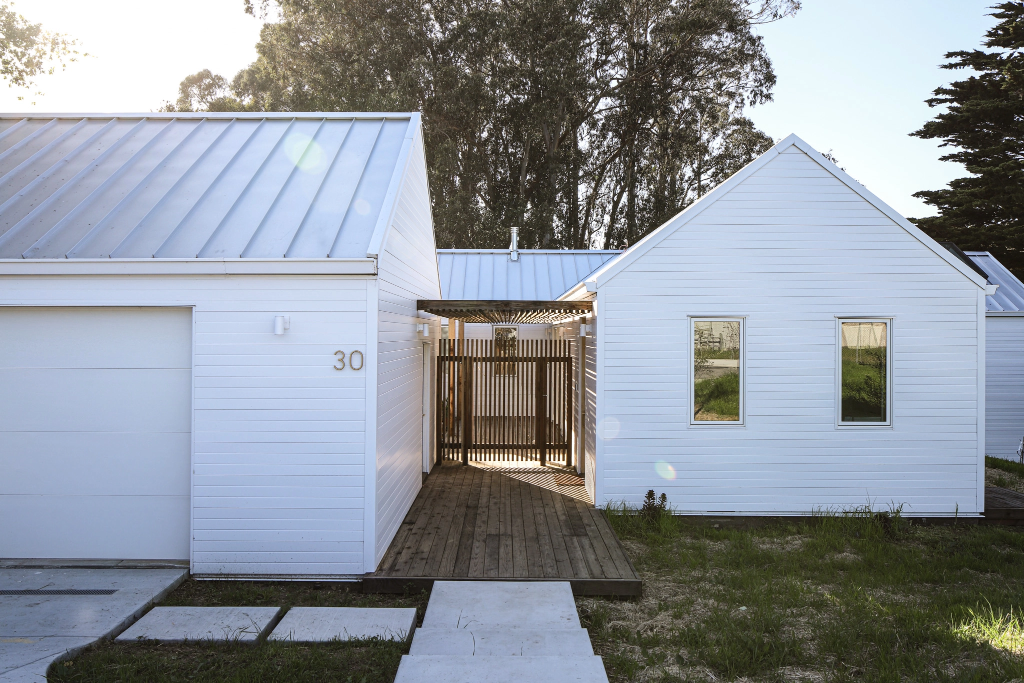 Modern coastal home courtyard in Santa Cruz CA by BARC Architecture